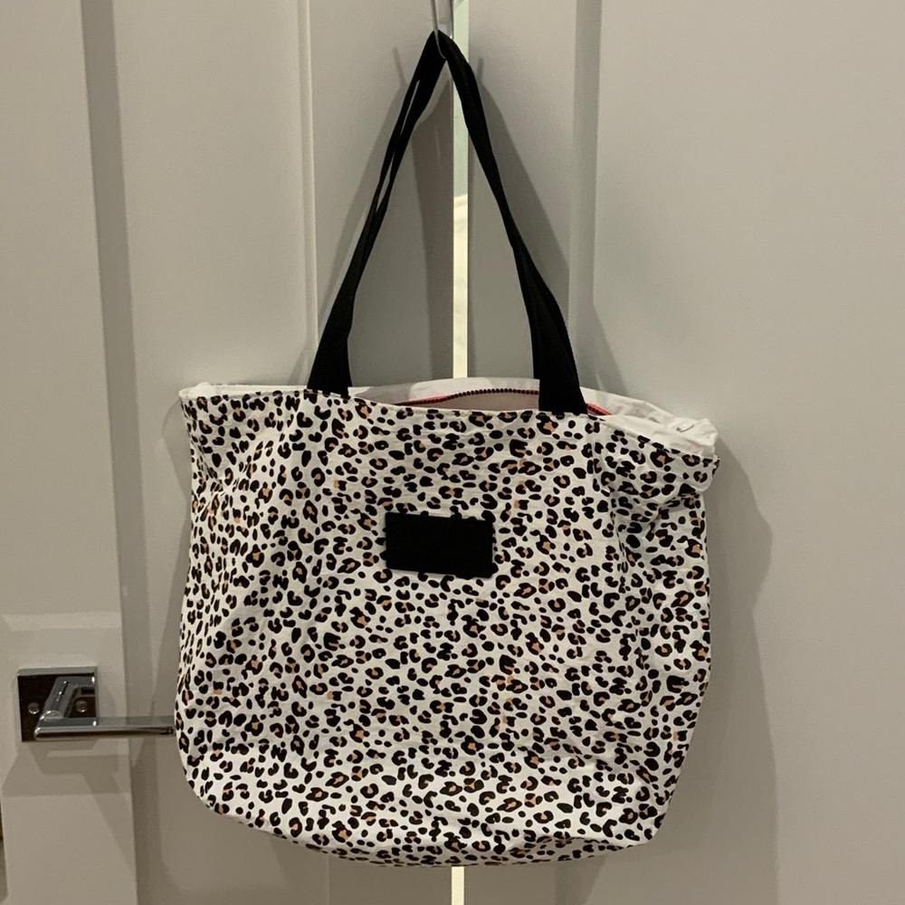 Leopard Print Aloha tote bag.